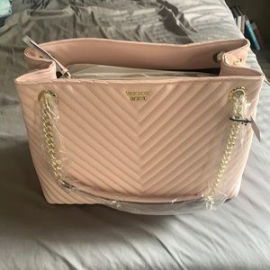 Brand new Victoria Secret purse. Color pink